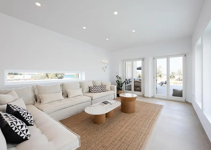 Exclusive Luxury Moca Beachfront Villa, Molos, Paros וילה