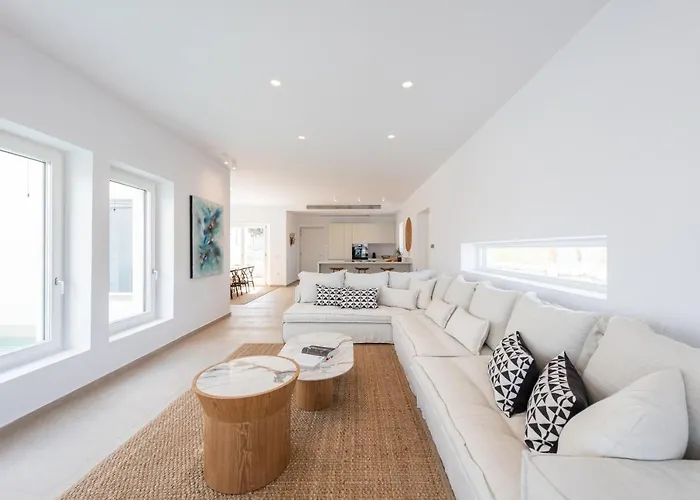 Exclusive Luxury Moca Beachfront Villa, Molos, Paros וילה *