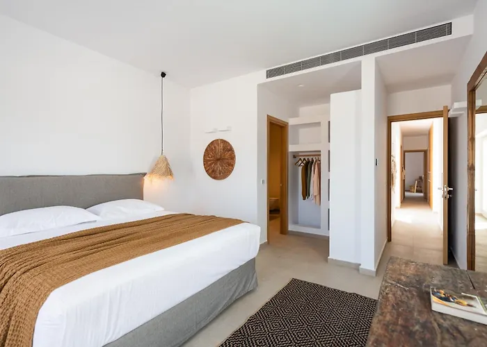 Exclusive Luxury Moca Beachfront Villa, Molos, Paros וילה *